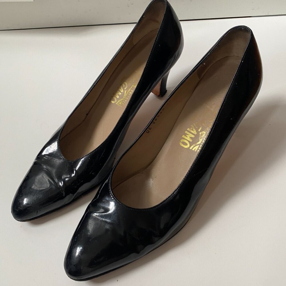 Salvatore Ferragamo || Black Vintage Patent Leather Closed Toe Heels Pumps 9.5